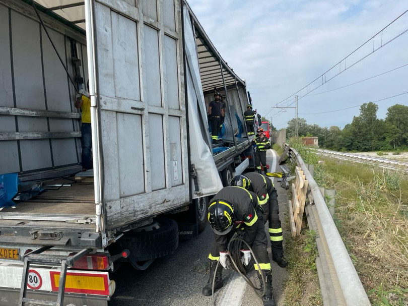 Ennesimo incidente sul ponte Sant'Anna: necessario l'ampliamento